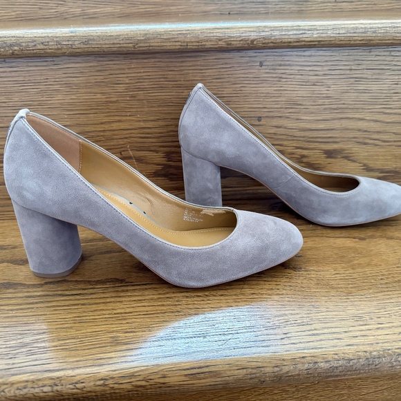 Coach Georgina Pumps Gray Suede 9 NWT - Picture 3 of 6